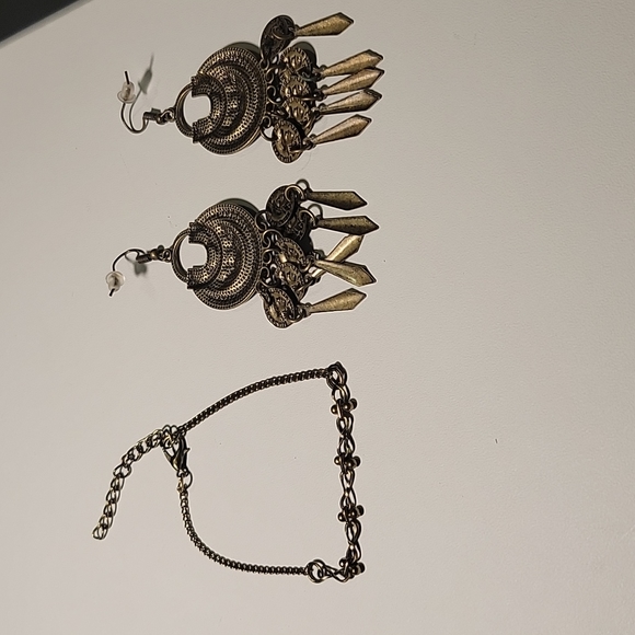 Earrings and bracelet set